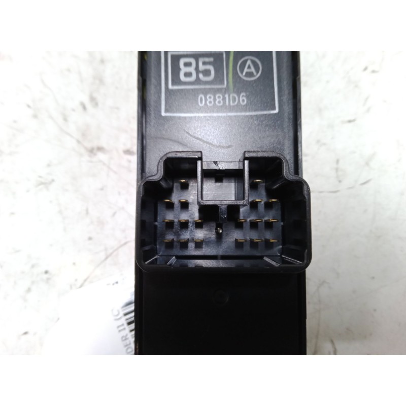 Recambio de mando elevalunas delantero izquierdo para mitsubishi outlander ii (cw_w) 2.2 di-d referencia OEM IAM 8608A187  