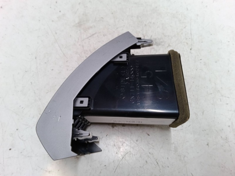 Recambio de aireador izquierdo para mitsubishi outlander ii (cw_w) 2.2 di-d referencia OEM IAM    Recambio de aireador izquierdo para mitsubishi outlander ii (cw_w) 2.2 di-d referencia OEM IAM