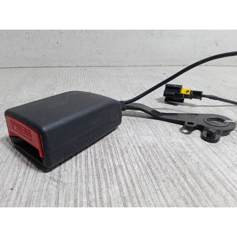 Recambio de anclaje cinturon trasero izquierdo para citroën c4 picasso i monospace (ud_) 1.6 hdi referencia OEM IAM   