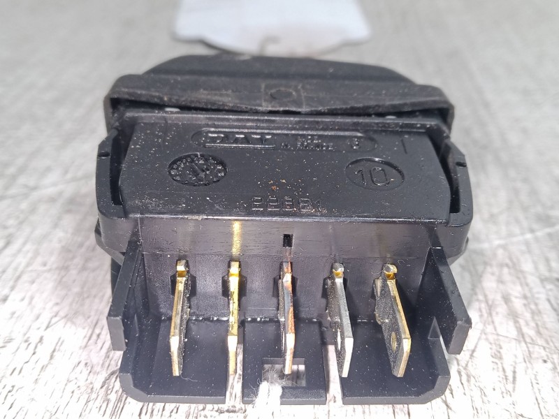 Recambio de mando elevalunas delantero derecho para citroën xsara picasso (n68) 2.0 hdi referencia OEM IAM    Recambio de mando elevalunas delantero derecho para citroën xsara picasso (n68) 2.0 hdi referencia OEM IAM