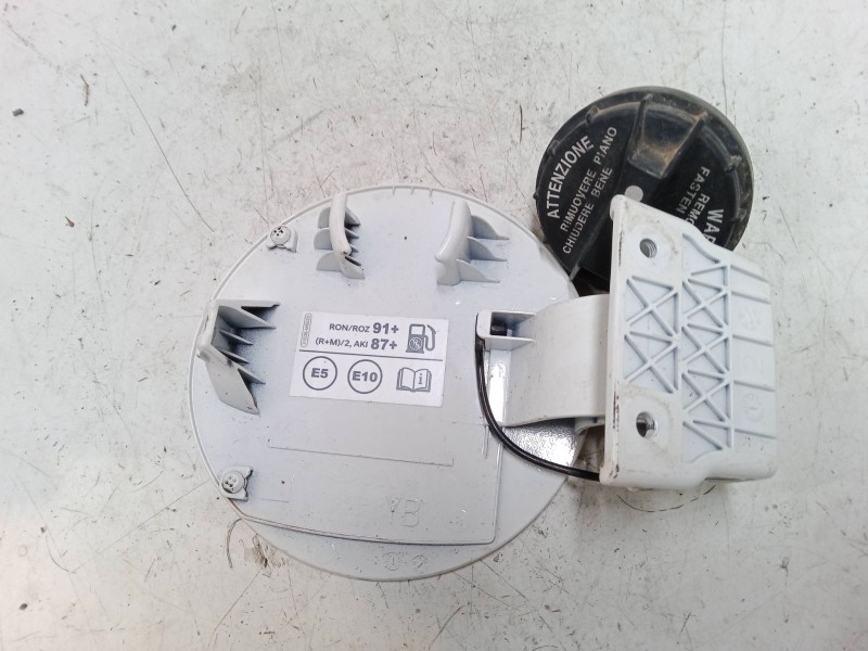 Recambio de tapa exterior combustible para kia rio iv (yb, sc, fb) 1.0 t-gdi 100 referencia OEM IAM   