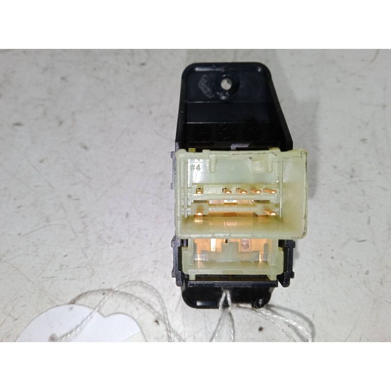 Recambio de mando elevalunas delantero derecho para kia rio iv (yb, sc, fb) 1.0 t-gdi 100 referencia OEM IAM 93575H8000WK  
