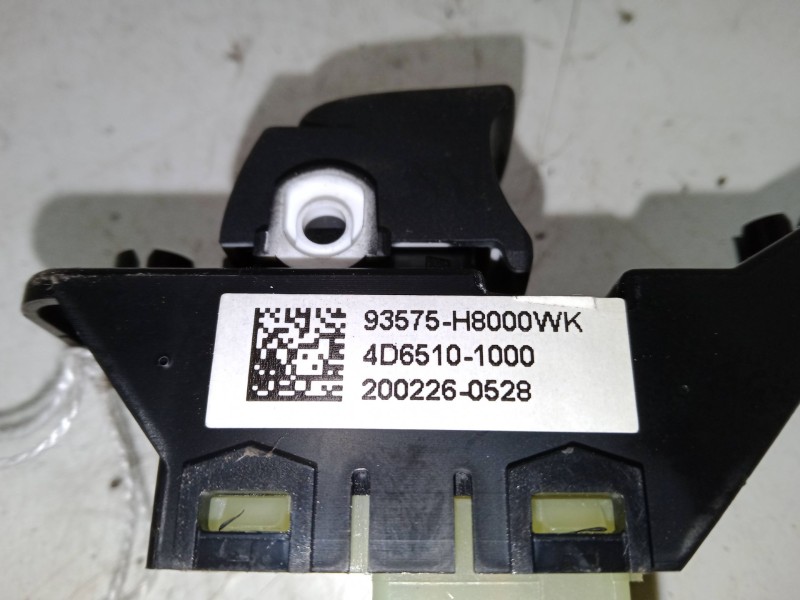 Recambio de mando elevalunas delantero derecho para kia rio iv (yb, sc, fb) 1.0 t-gdi 100 referencia OEM IAM 93575H8000WK  