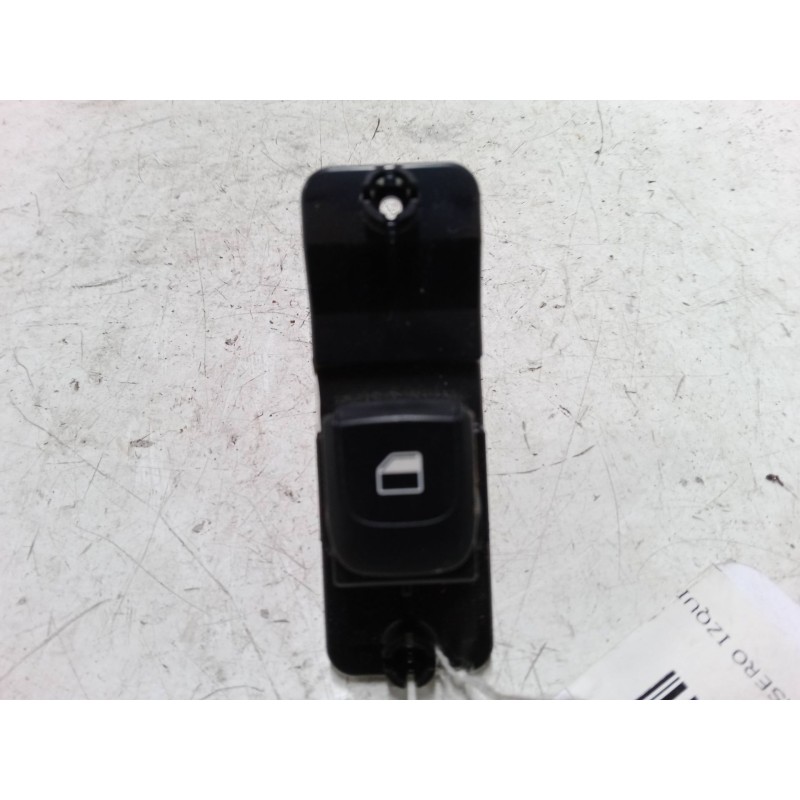 Recambio de mando elevalunas trasero izquierdo para kia rio iv (yb, sc, fb) 1.0 t-gdi 100 referencia OEM IAM   