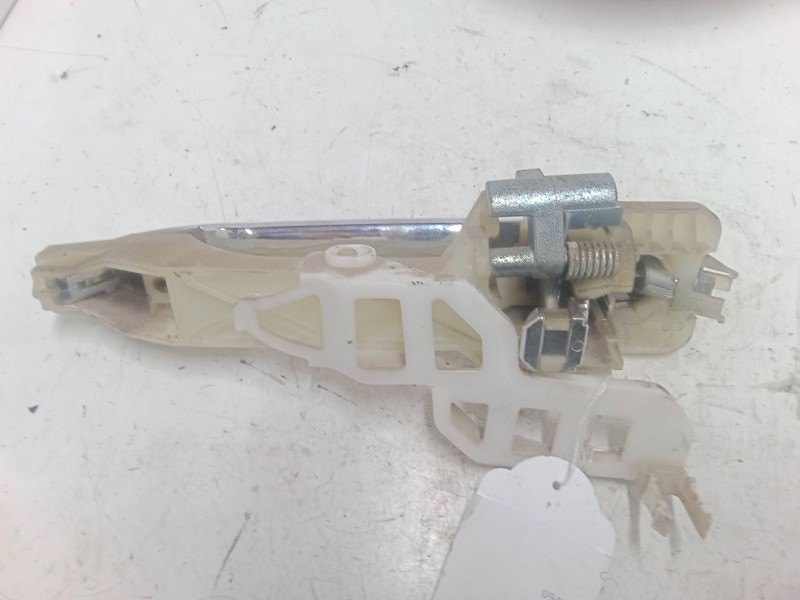 Recambio de maneta exterior puerta delantera derecha para kia carens iii monospace (un) 2.0 crdi 140 referencia OEM IAM   