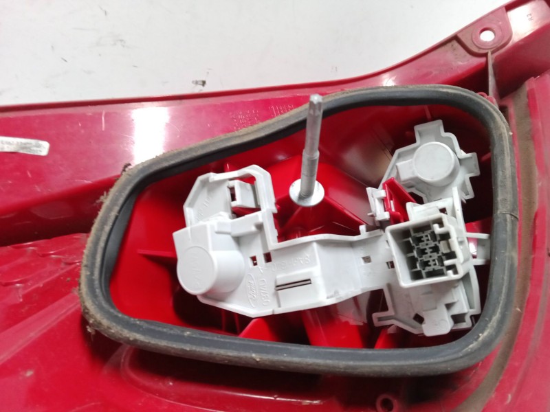 Recambio de piloto trasero derecho para ford fiesta vi (cb1, ccn) 1.25 referencia OEM IAM    Recambio de piloto trasero derecho para ford fiesta vi (cb1, ccn) 1.25 referencia OEM IAM