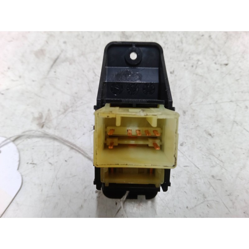 Recambio de mando elevalunas trasero derecho para kia rio iv (yb, sc, fb) 1.0 t-gdi 100 referencia OEM IAM   