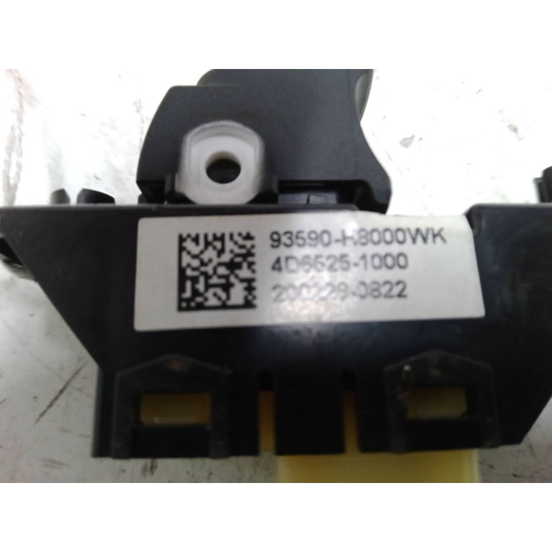 Recambio de mando elevalunas trasero derecho para kia rio iv (yb, sc, fb) 1.0 t-gdi 100 referencia OEM IAM   