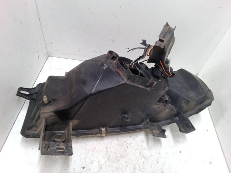 Recambio de faro derecho para renault 130 35 camion 3500kg caja abierta camion 3500kg caja abierta referencia OEM IAM    Recambio de faro derecho para renault 130 35 camion 3500kg caja abierta camion 3500kg caja abierta referencia OEM IAM