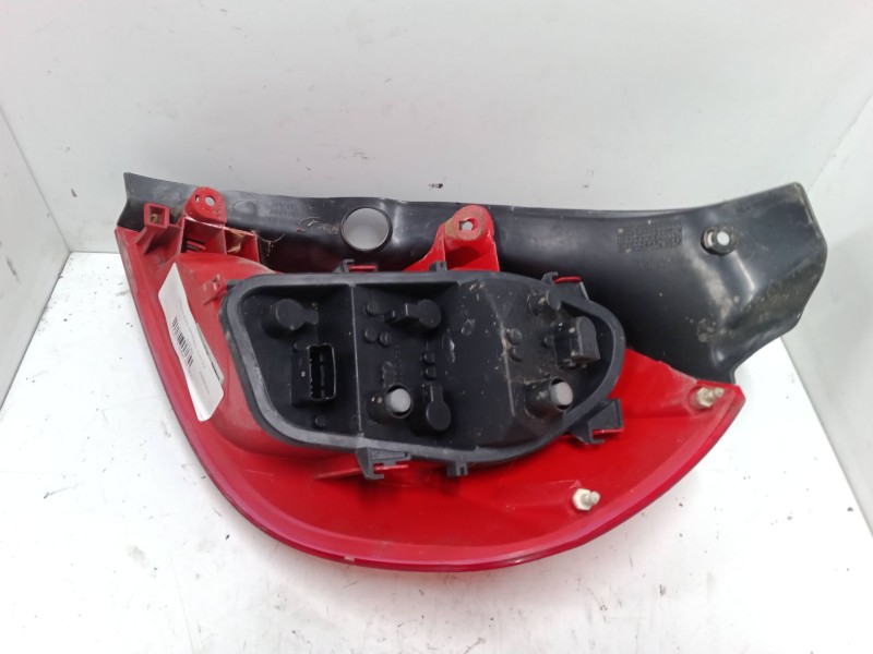 Recambio de piloto trasero izquierdo para renault clio iii (br0/1, cr0/1) 1.4 16v referencia OEM IAM   