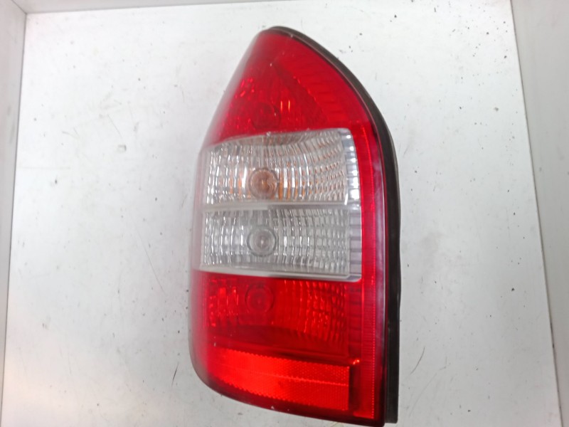 Recambio de piloto trasero izquierdo para opel zafira a monospace (t98) 2.0 dti 16v (f75) referencia OEM IAM    Recambio de piloto trasero izquierdo para opel zafira a monospace (t98) 2.0 dti 16v (f75) referencia OEM IAM