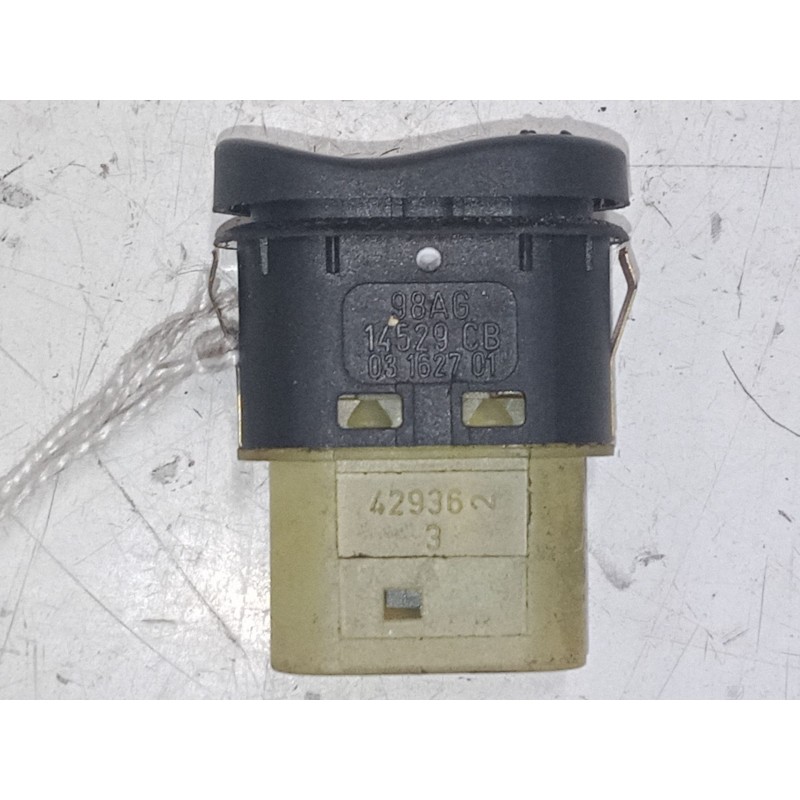 Recambio de mando elevalunas delantero derecho para ford focus i (daw, dbw) 2.0 16v referencia OEM IAM    Recambio de mando elevalunas delantero derecho para ford focus i (daw, dbw) 2.0 16v referencia OEM IAM