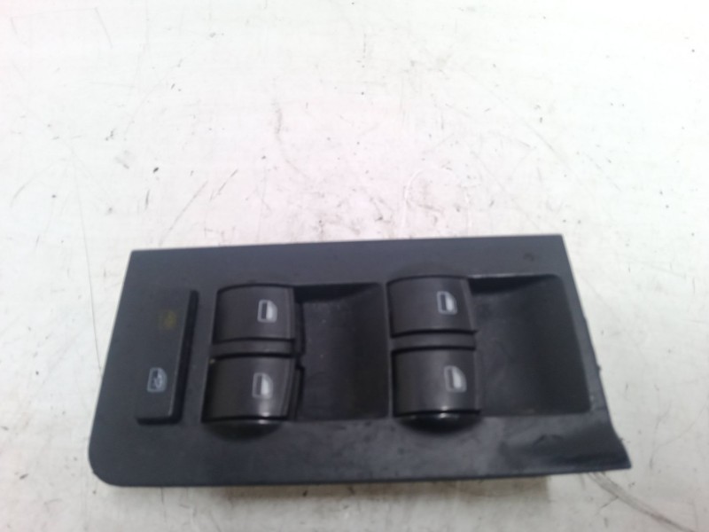 Recambio de mando elevalunas delantero izquierdo para audi a6 c5 (4b2, 4b4) 1.9 tdi referencia OEM IAM    Recambio de mando elevalunas delantero izquierdo para audi a6 c5 (4b2, 4b4) 1.9 tdi referencia OEM IAM