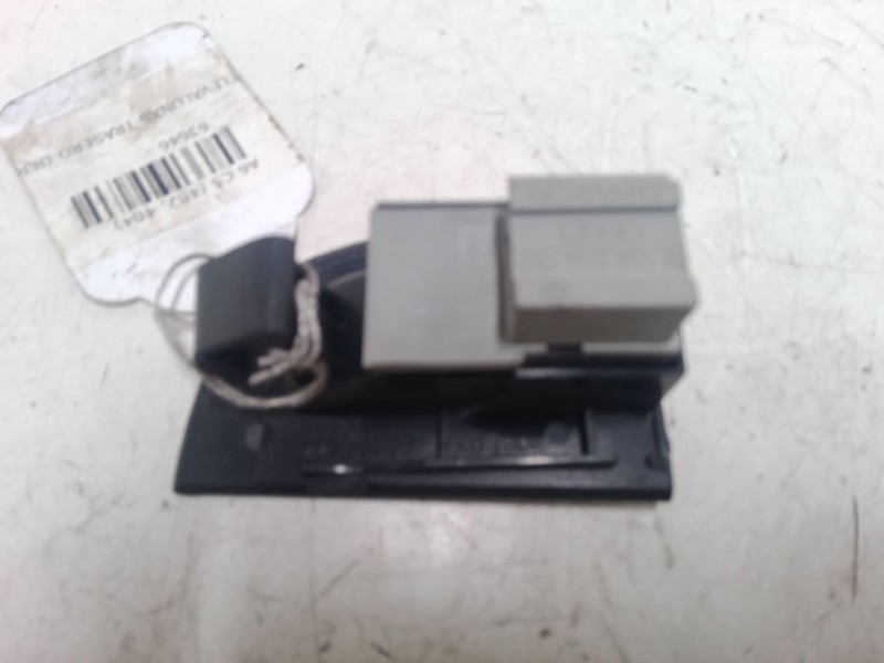 Recambio de mando elevalunas trasero derecho para audi a6 c5 (4b2, 4b4) 1.9 tdi referencia OEM IAM    Recambio de mando elevalunas trasero derecho para audi a6 c5 (4b2, 4b4) 1.9 tdi referencia OEM IAM
