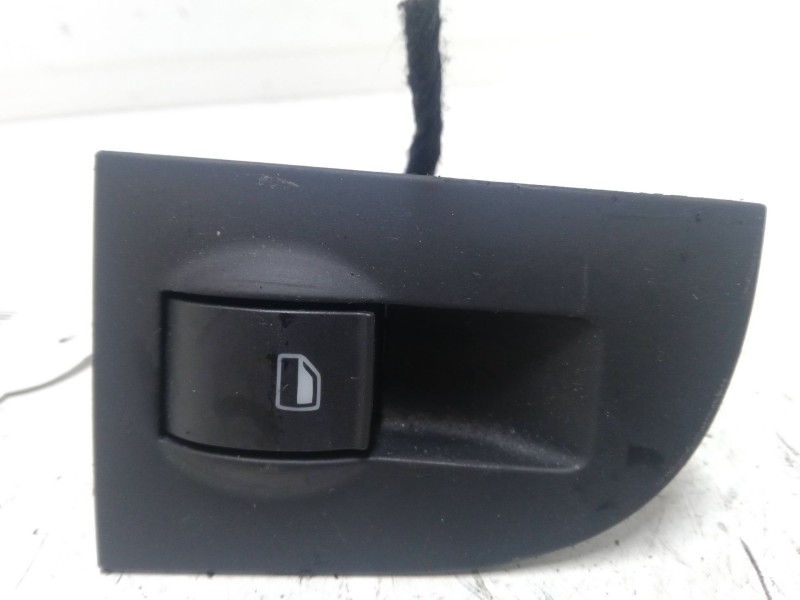 Recambio de mando elevalunas trasero izquierdo para audi a6 c5 (4b2, 4b4) 1.9 tdi referencia OEM IAM    Recambio de mando elevalunas trasero izquierdo para audi a6 c5 (4b2, 4b4) 1.9 tdi referencia OEM IAM