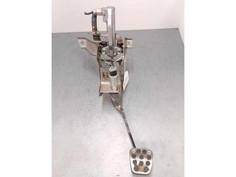 PEDAL EMBRAGUE 