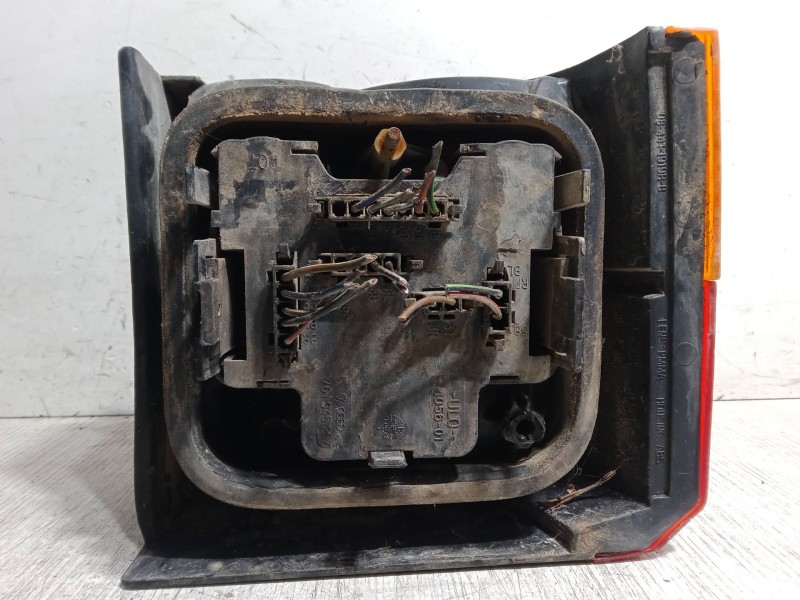 Recambio de piloto trasero derecho para volkswagen transporter t4 furgoneta (70a, 70h, 7da, 7dh) 1.9 d referencia OEM IAM    Recambio de piloto trasero derecho para volkswagen transporter t4 furgoneta (70a, 70h, 7da, 7dh) 1.9 d referencia OEM IAM