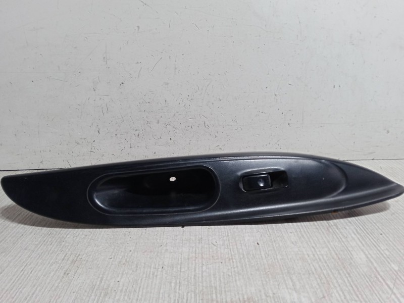 Recambio de mando elevalunas delantero derecho para hyundai h-1 / starex autobús (a1) 2.5 crdi referencia OEM IAM   