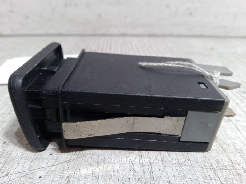 Recambio de warning para volkswagen golf iv (1j1) 1.9 tdi referencia OEM IAM    Recambio de warning para volkswagen golf iv (1j1) 1.9 tdi referencia OEM IAM