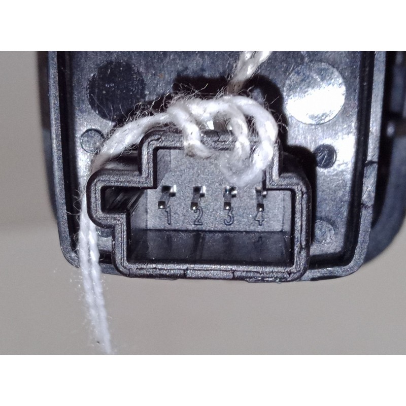 Recambio de mando elevalunas trasero izquierdo para mercedes-benz clase a (w169) a 180 cdi (169.007, 169.307) referencia OEM IAM Recambio de mando elevalunas trasero izquierdo para mercedes-benz clase a (w169) a 180 cdi (169.007, 169.307) referencia OEM IAM