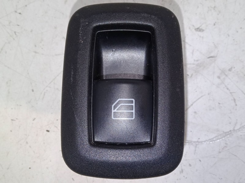 Recambio de mando elevalunas trasero derecho para mercedes-benz clase a (w169) a 180 cdi (169.007, 169.307) referencia OEM IAM A Recambio de mando elevalunas trasero derecho para mercedes-benz clase a (w169) a 180 cdi (169.007, 169.307) referencia OEM IAM A