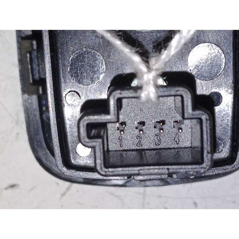 Recambio de mando elevalunas trasero derecho para mercedes-benz clase a (w169) a 180 cdi (169.007, 169.307) referencia OEM IAM A Recambio de mando elevalunas trasero derecho para mercedes-benz clase a (w169) a 180 cdi (169.007, 169.307) referencia OEM IAM A