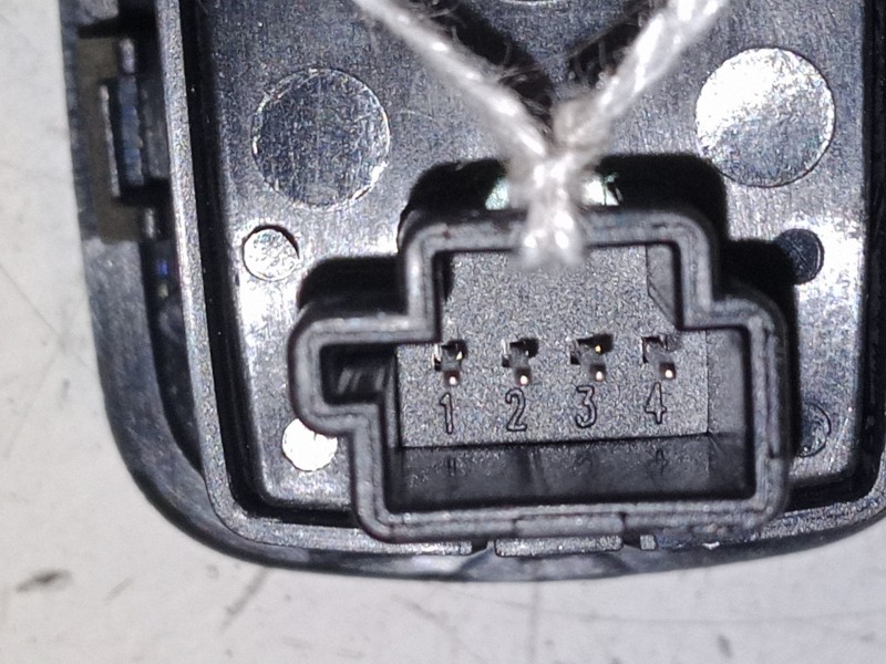 Recambio de mando elevalunas trasero derecho para mercedes-benz clase a (w169) a 180 cdi (169.007, 169.307) referencia OEM IAM A Recambio de mando elevalunas trasero derecho para mercedes-benz clase a (w169) a 180 cdi (169.007, 169.307) referencia OEM IAM A