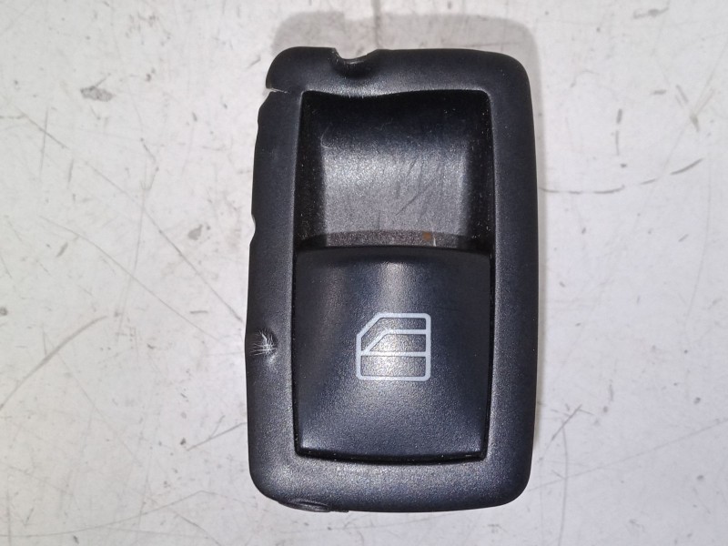 Recambio de mando elevalunas delantero derecho para mercedes-benz clase a (w169) a 180 cdi (169.007, 169.307) referencia OEM IAM Recambio de mando elevalunas delantero derecho para mercedes-benz clase a (w169) a 180 cdi (169.007, 169.307) referencia OEM IAM