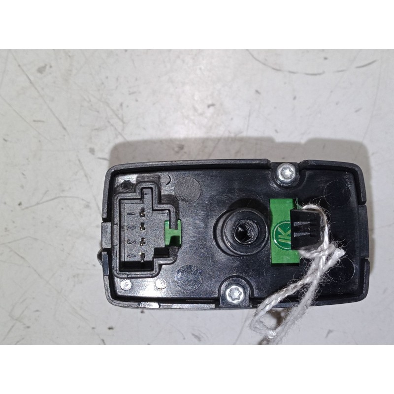 Recambio de mando elevalunas delantero derecho para mercedes-benz clase a (w169) a 180 cdi (169.007, 169.307) referencia OEM IAM Recambio de mando elevalunas delantero derecho para mercedes-benz clase a (w169) a 180 cdi (169.007, 169.307) referencia OEM IAM