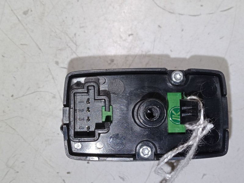 Recambio de mando elevalunas delantero derecho para mercedes-benz clase a (w169) a 180 cdi (169.007, 169.307) referencia OEM IAM Recambio de mando elevalunas delantero derecho para mercedes-benz clase a (w169) a 180 cdi (169.007, 169.307) referencia OEM IAM