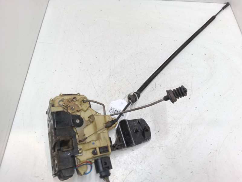 Recambio de cerradura puerta delantera izquierda para volkswagen golf iv (1j1) 1.9 tdi referencia OEM IAM    Recambio de cerradura puerta delantera izquierda para volkswagen golf iv (1j1) 1.9 tdi referencia OEM IAM
