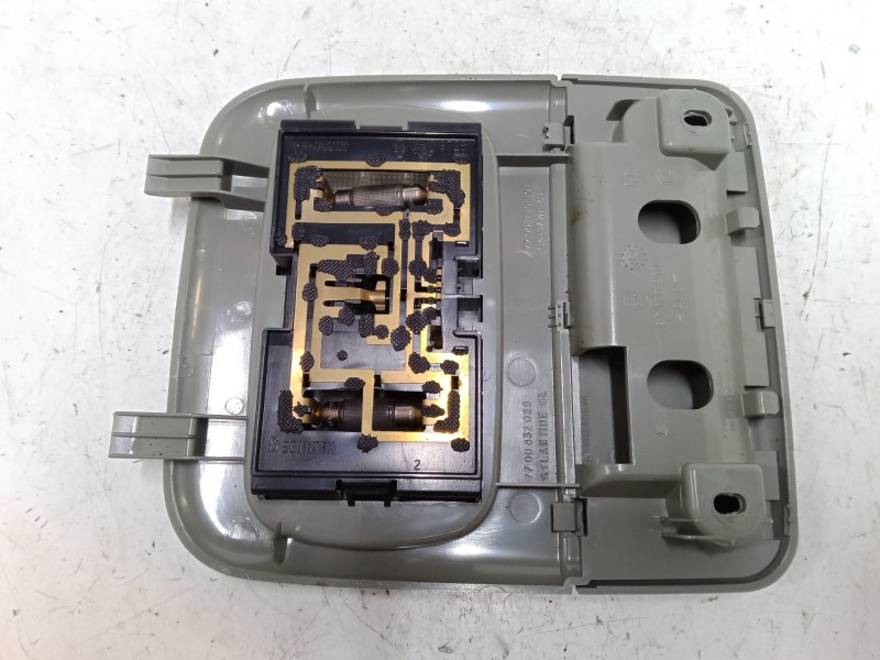 Recambio de luz interior delantera para renault scénic i monospace (ja0/1_, fa0_) 1.9 dti (ja1u) referencia OEM IAM   
