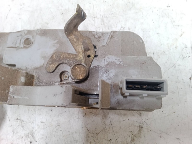 Recambio de cerradura puerta trasera derecha para peugeot 307 (3a/c) 1.4 16v referencia OEM IAM    Recambio de cerradura puerta trasera derecha para peugeot 307 (3a/c) 1.4 16v referencia OEM IAM