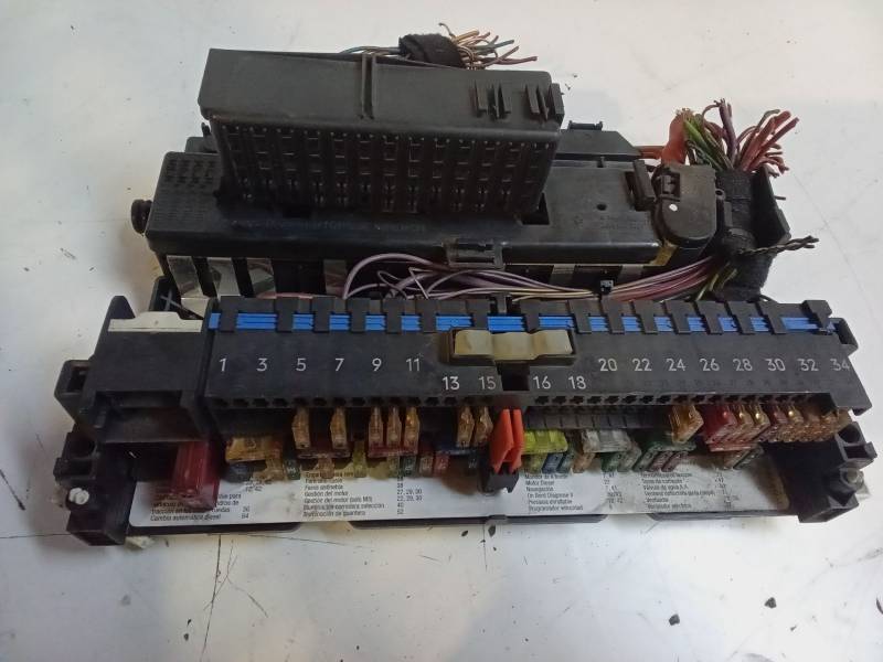 CAJA RELES / FUSIBLES 18500000001 MR20030821
