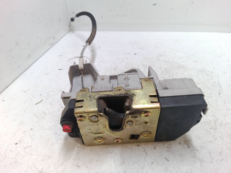 Recambio de cerradura puerta trasera derecha para peugeot 307 (3a/c) 1.4 16v referencia OEM IAM    Recambio de cerradura puerta trasera derecha para peugeot 307 (3a/c) 1.4 16v referencia OEM IAM