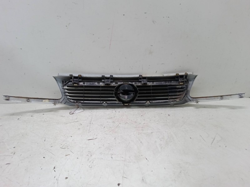 Recambio de rejillas capo para opel astra f sedán (t92) 1.6 i 16v (f19, m19) referencia OEM IAM    Recambio de rejillas capo para opel astra f sedán (t92) 1.6 i 16v (f19, m19) referencia OEM IAM