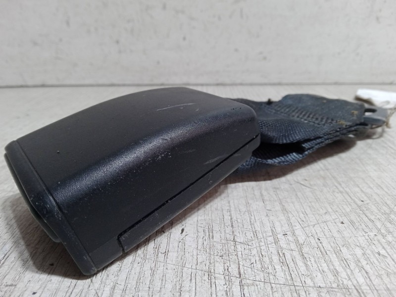 Recambio de anclaje cinturon trasero central para dacia sandero ii tce 90 (b8m1, b8ma) referencia OEM IAM izquierdo  
