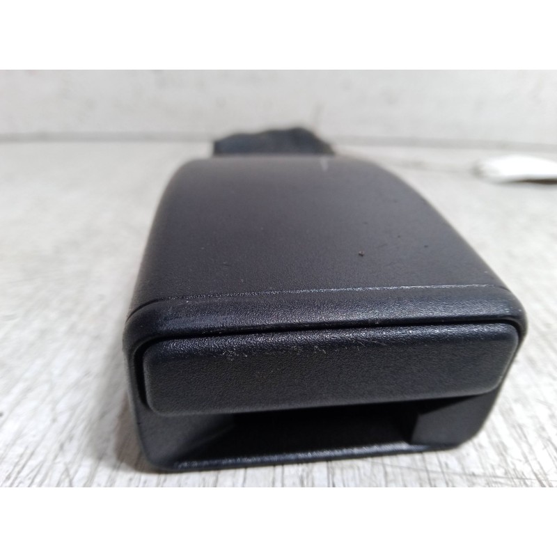 Recambio de anclaje cinturon trasero central para dacia sandero ii tce 90 (b8m1, b8ma) referencia OEM IAM izquierdo  