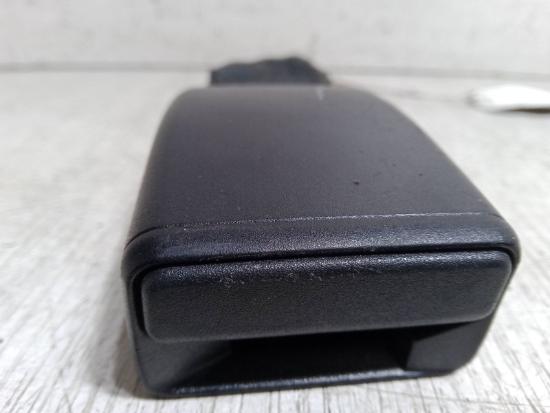 Recambio de anclaje cinturon trasero central para dacia sandero ii tce 90 (b8m1, b8ma) referencia OEM IAM izquierdo  