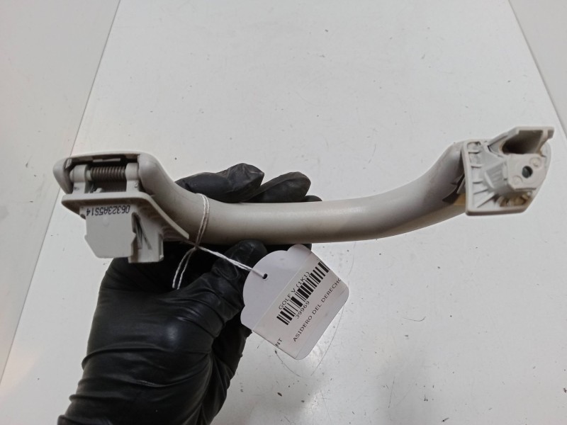 Recambio de asidero del derecho para volkswagen golf v (1k1) 1.6 referencia OEM IAM   