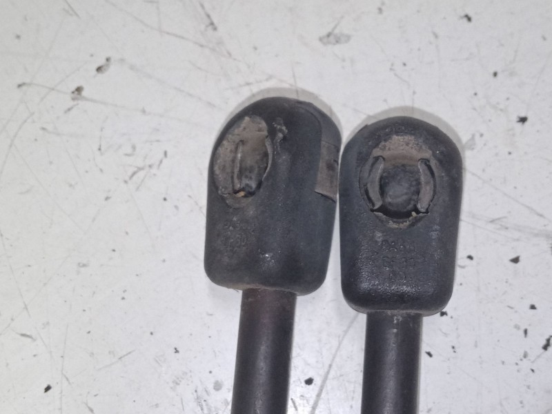 Recambio de amortiguadores malet/porton para ford tourneo connect 1.8 tdci referencia OEM IAM    Recambio de amortiguadores malet/porton para ford tourneo connect 1.8 tdci referencia OEM IAM