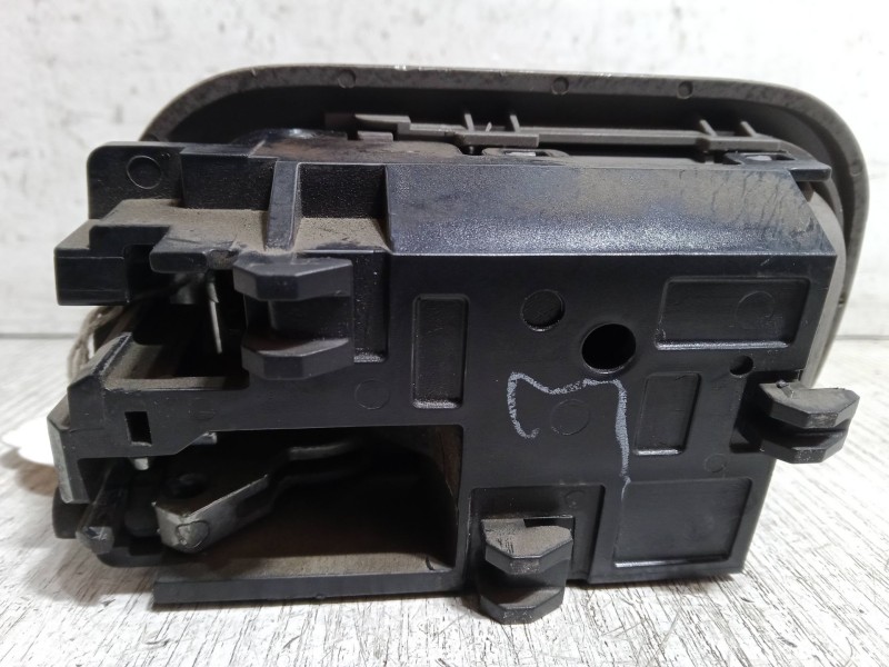 Recambio de maneta interior puerta delantera derecha para nissan almera tino (v10) 2.2 dci referencia OEM IAM    Recambio de maneta interior puerta delantera derecha para nissan almera tino (v10) 2.2 dci referencia OEM IAM