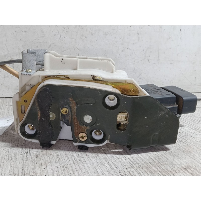 Recambio de cerradura puerta delantera derecha para opel agila (a) (h00) 1.2 16v twinport (f68) referencia OEM IAM    Recambio de cerradura puerta delantera derecha para opel agila (a) (h00) 1.2 16v twinport (f68) referencia OEM IAM