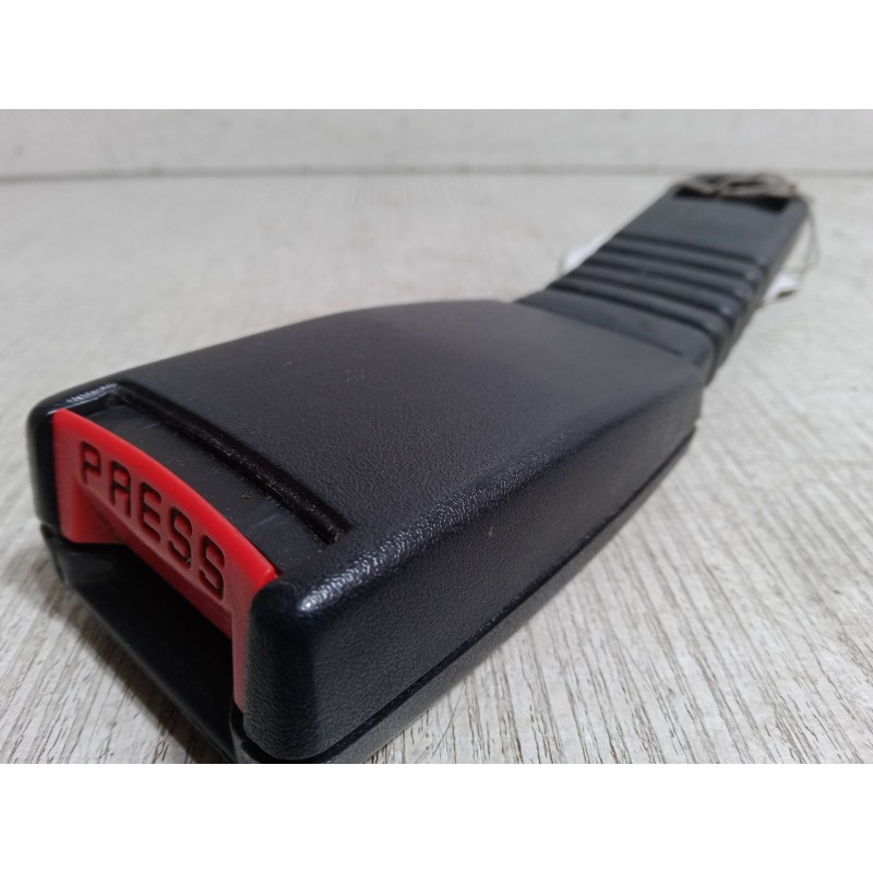 Recambio de anclaje cinturon delantero izquierdo para hyundai h-1 / starex autobús (a1) 2.5 crdi referencia OEM IAM   