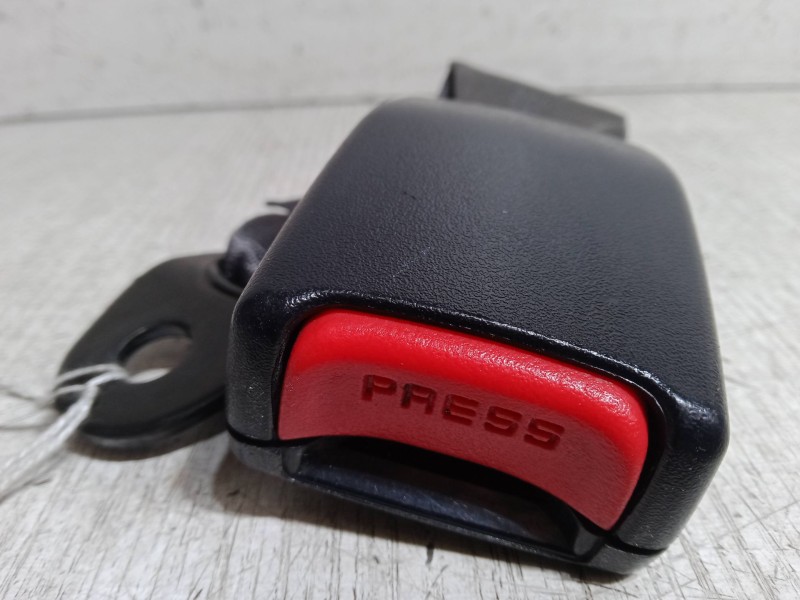 Recambio de anclaje cinturon trasero izquierdo para hyundai h-1 / starex autobús (a1) 2.5 crdi referencia OEM IAM   