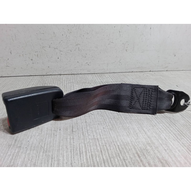 Recambio de anclaje cinturon trasero izquierdo para hyundai h-1 / starex autobús (a1) 2.5 crdi referencia OEM IAM   