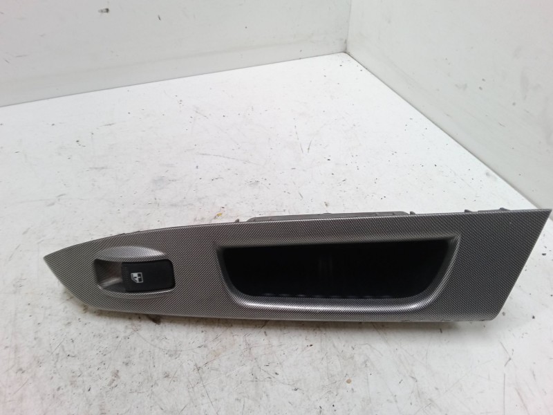 Recambio de mando elevalunas trasero derecho para hyundai getz (tb) 1.3 i referencia OEM IAM    Recambio de mando elevalunas trasero derecho para hyundai getz (tb) 1.3 i referencia OEM IAM