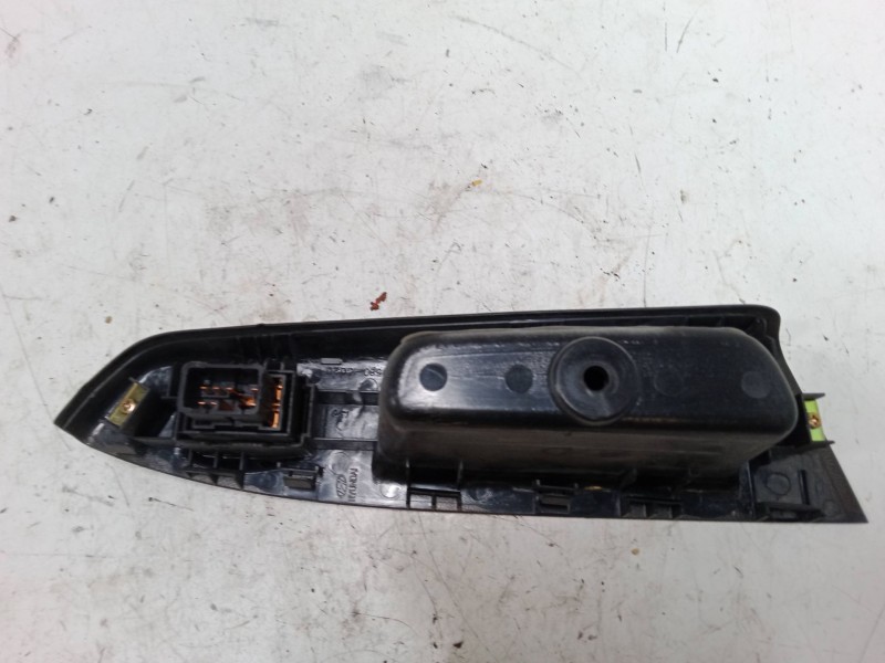 Recambio de mando elevalunas trasero derecho para hyundai getz (tb) 1.3 i referencia OEM IAM    Recambio de mando elevalunas trasero derecho para hyundai getz (tb) 1.3 i referencia OEM IAM
