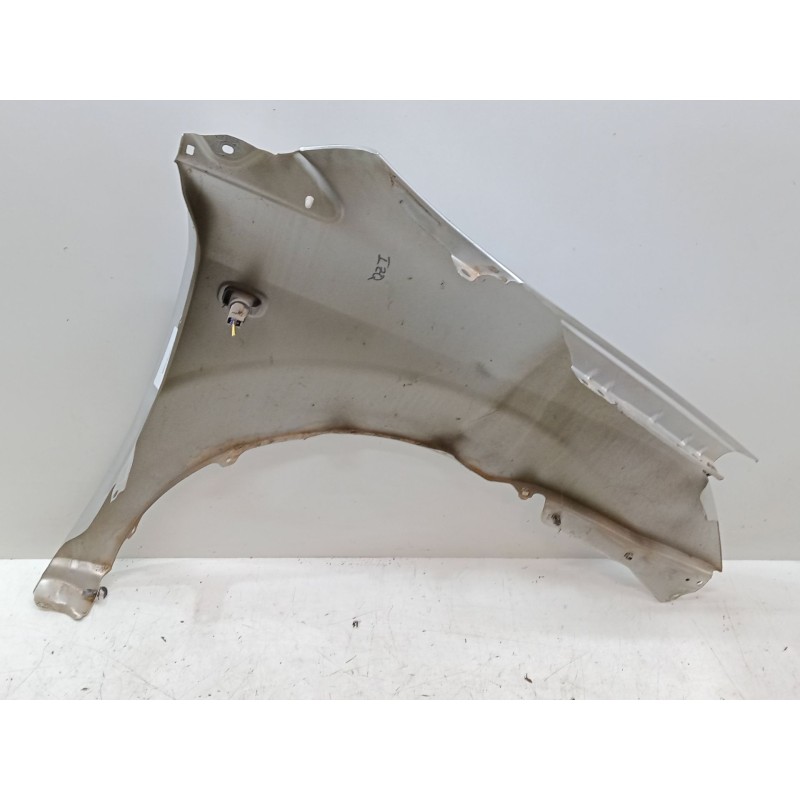 Recambio de aleta delantera izquierda para toyota corolla verso (zer_, zze12_, r1_) 1.8 (znr11_) referencia OEM IAM   