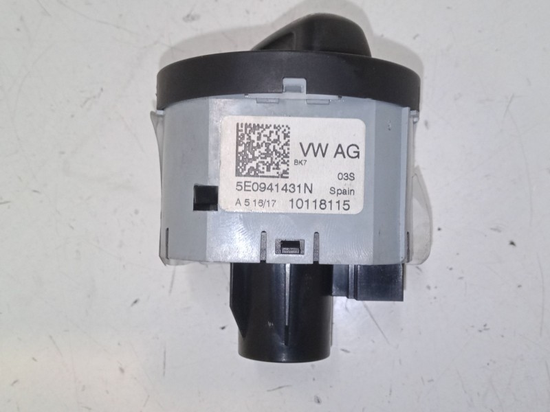 Recambio de conmutador de luces para skoda rapid (nh3, nk3, nk6) 1.6 tdi referencia OEM IAM 5E094143N   Recambio de conmutador de luces para skoda rapid (nh3, nk3, nk6) 1.6 tdi referencia OEM IAM 5E094143N